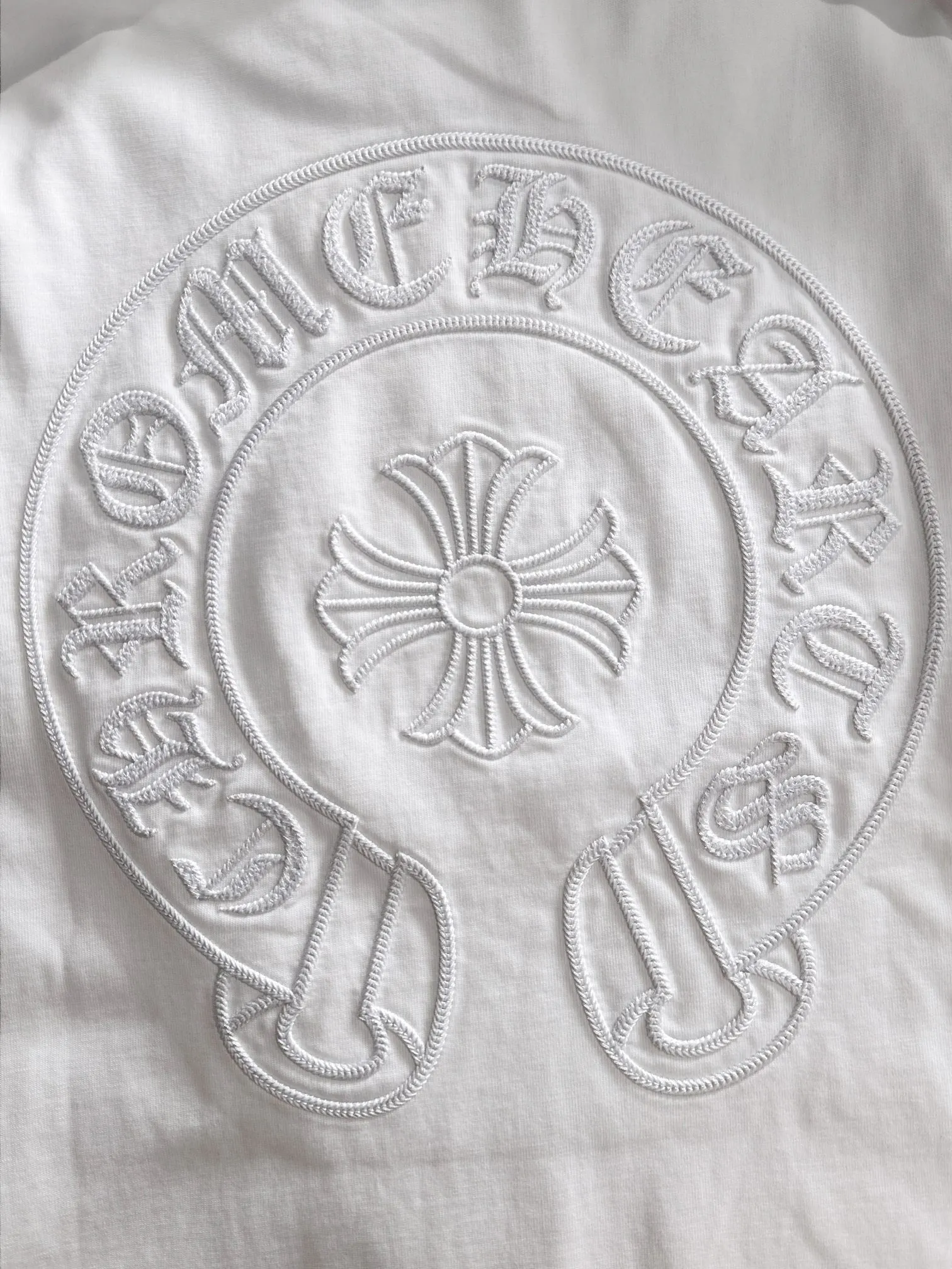 P270 Chrome Hearts* (exclusive quality in the market) hot style 2꯭0꯭2꯭5 new autumn style long T. Original ⌚️ high version Chrome Hearts. The fabric is made of 380g high-density pure cotton custom fabric. It does not deform or shrink. The three-dimensional drape is amazing. Process introduction: The front and back panels are embroidered with Behringer stacked show thousands of needles. Color: White SIZE: S-XXL